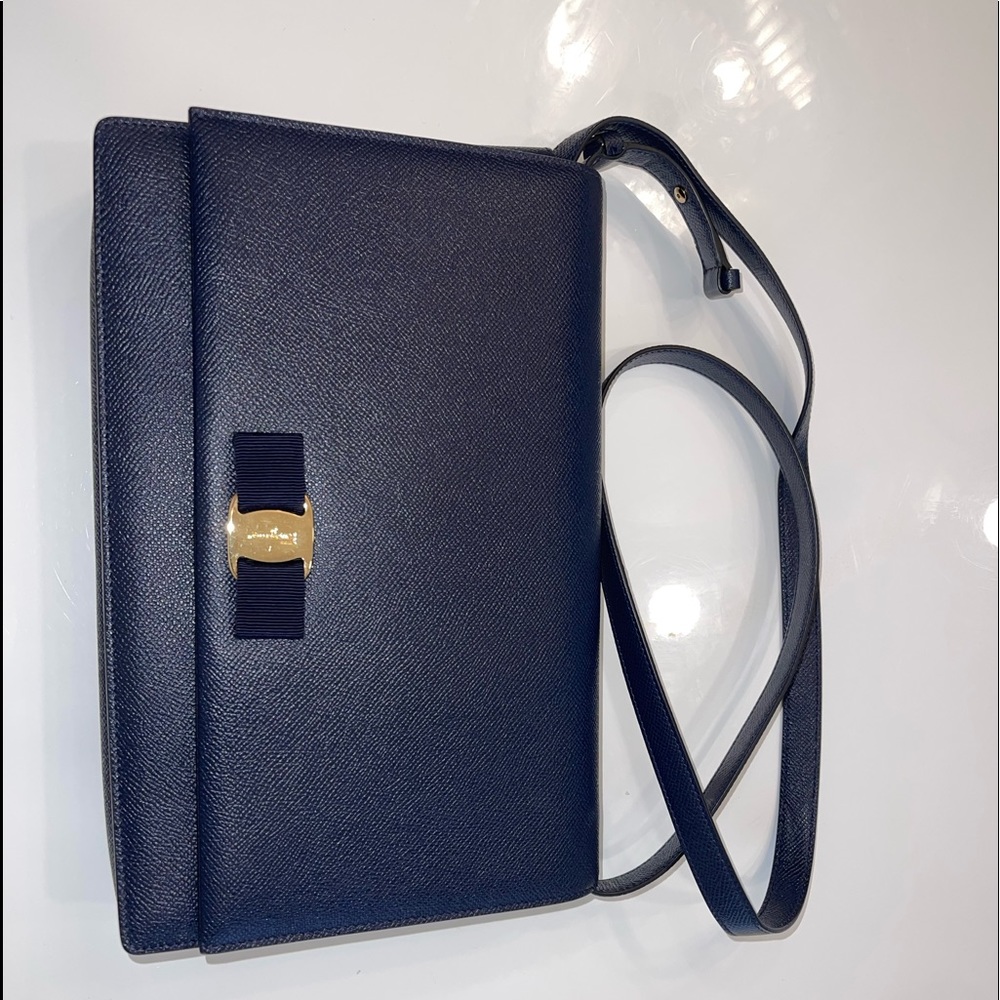 Salvatore ferragamo purse . Brand new never used comes with dust bag - Picture 2 of 5